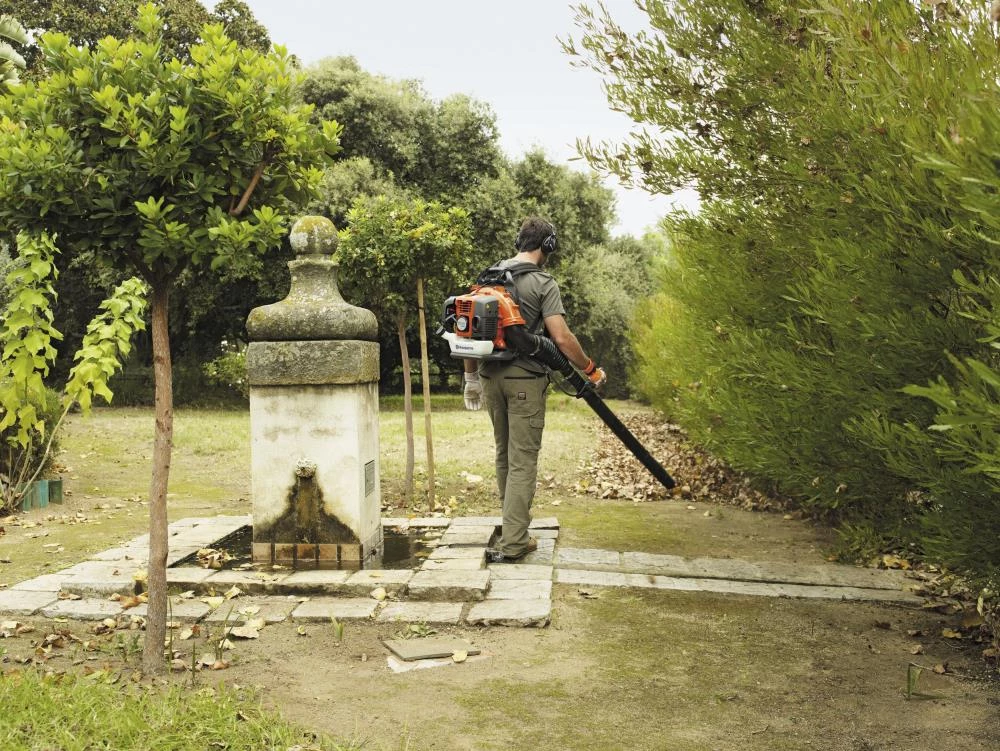 Outlet ✨ Husqvarna Leaf Blowers 150BT 50-cc 2-Cycle 251-MPH 692-CFM Gas Backpack Leaf Blower 🤩 4 Outlet ✨ Husqvarna Leaf Blowers 150BT 50-cc 2-Cycle 251-MPH 692-CFM Gas Backpack Leaf Blower 🤩 - Image 4